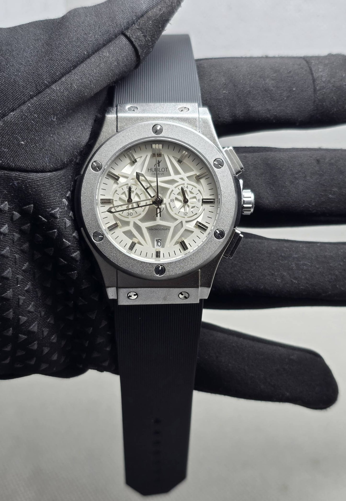 Hublot men
*Chronograph working*
90 dhs🗽

Zain29
♥️♥️♥️