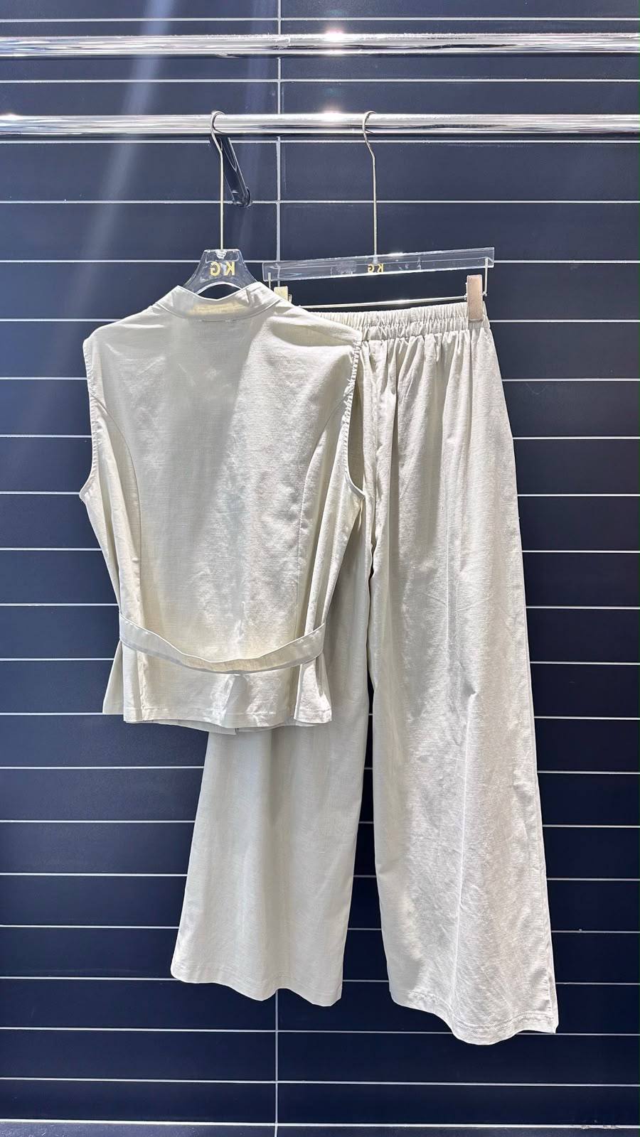 LORO PIANA
Women’s Linen Set
Master Quality 
SMLXL
480 dhs✅

Zain276
♥️♥️♥️