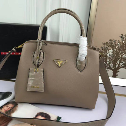 Prada
110 dhs✅

Zain143
♥️♥️♥️
