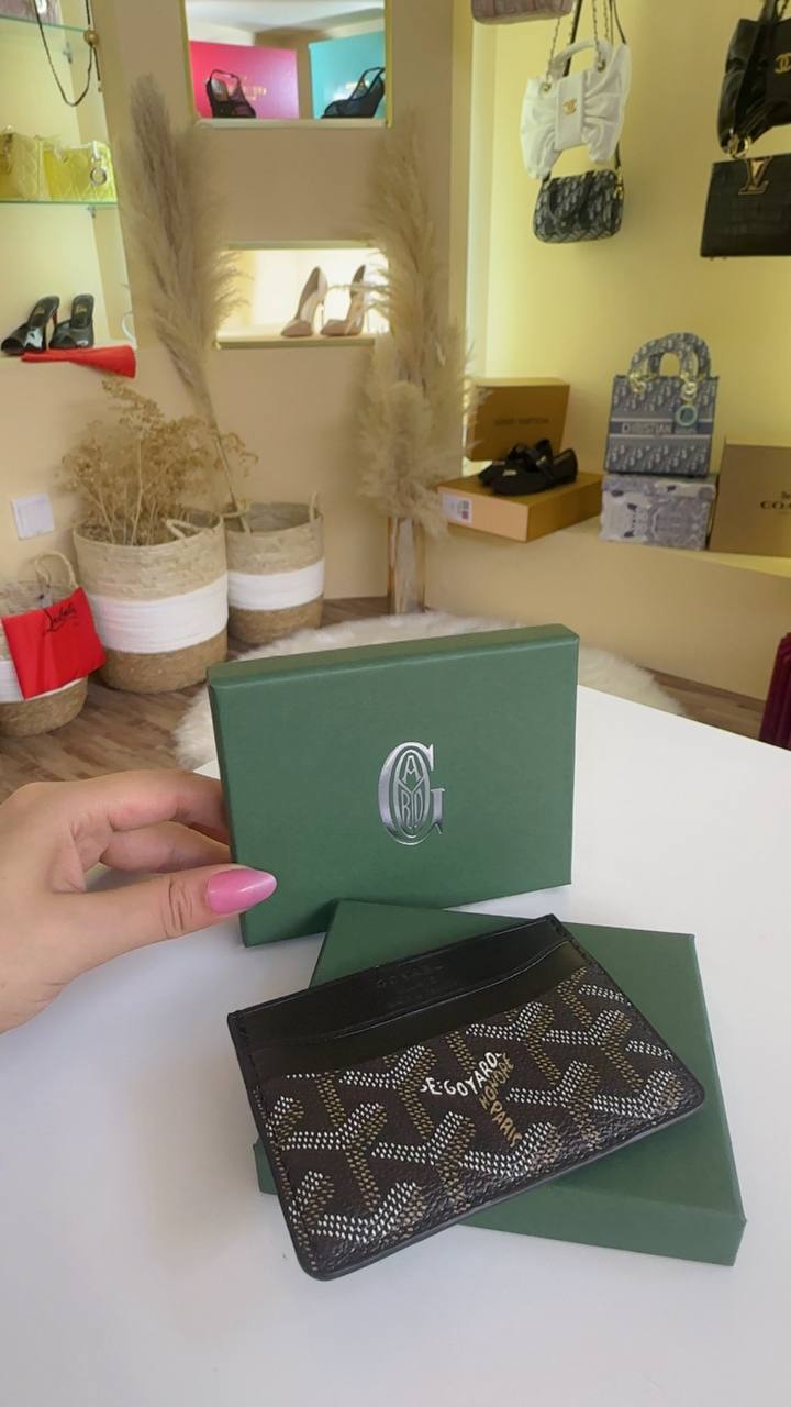 Goyard card holder 

30 dhs

Zain56
♥️♥️♥️

Zc
