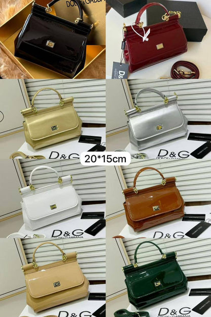 💗 D&G
1️⃣ First quality +🎁
Size : 20 * 15 * 9 cm
95 dhs✅
with box 🎁

Zain115
♥️♥️♥️