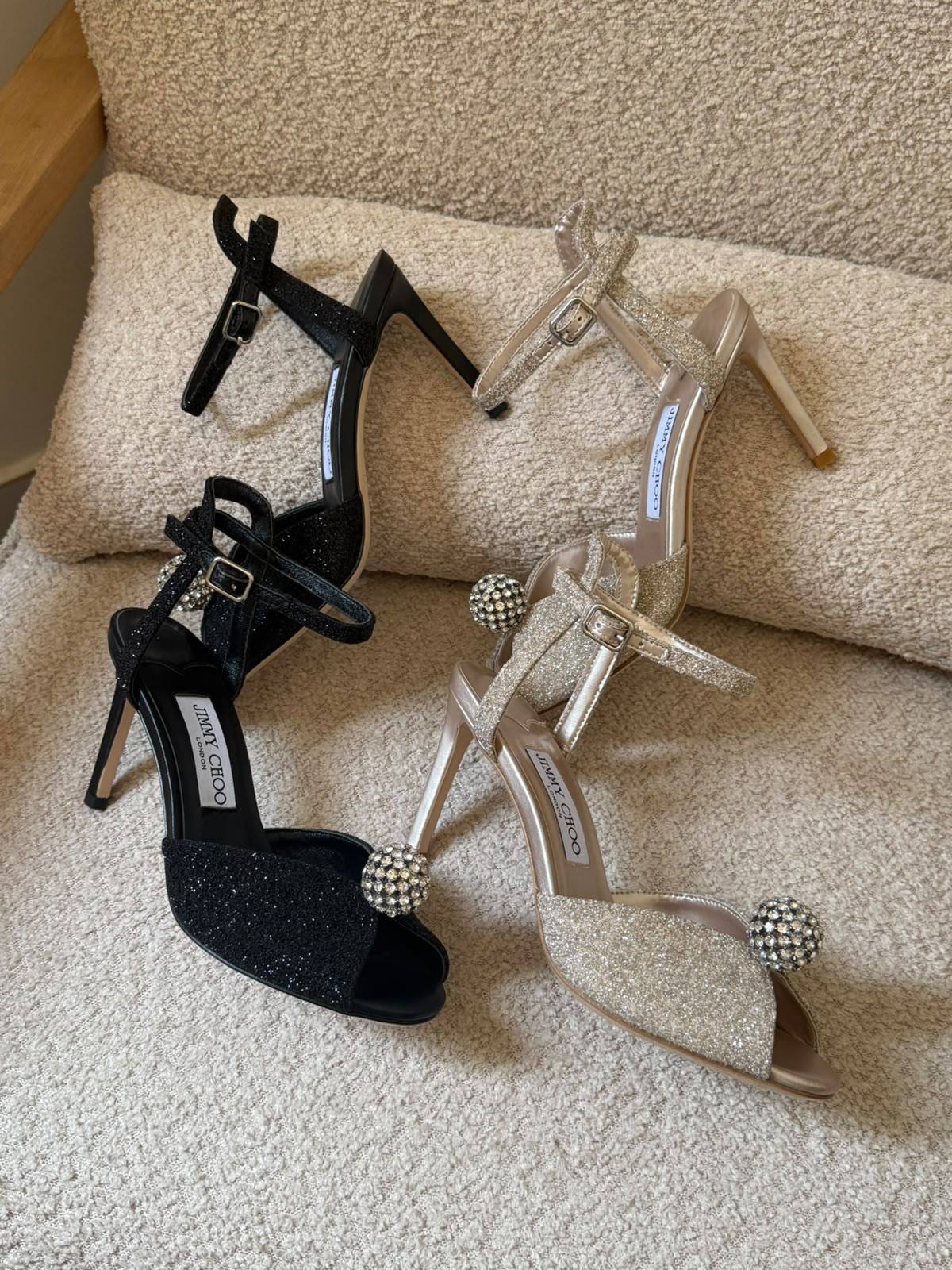 Jimmy choo

𝐒𝐢𝐳𝐞𝐬: 𝟑𝟔 — 𝟒𝟏
500 dhs🇦🇪🇦🇪

Zain298
♥️♥️♥️