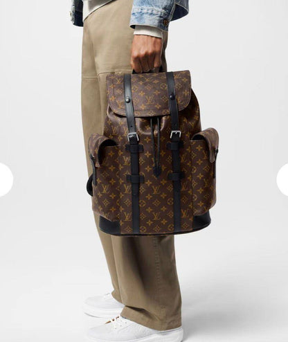 Goyar / LV backpack 

 First quality 

Size : 42 * 32 * 13 cm
100 dhs🇦🇪🇦🇪

Zain115
♥️♥️♥️