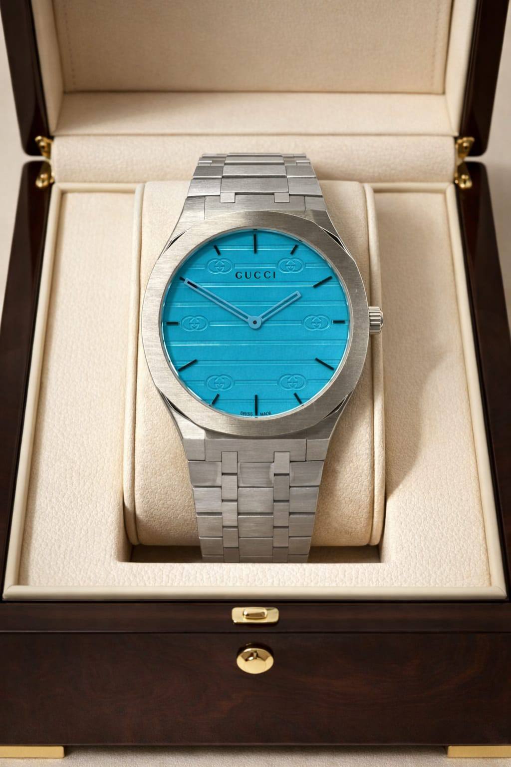 Gucci watch for men 
good quality 
230 dhs❣️

Zain59
♥️♥️♥️