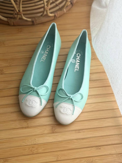 Chanel
*AAA Quality*
𝗦𝗶𝘇𝗲 𝟯𝟲 𝘁𝗼𝗼 𝟰𝟭 
450 dhs💓

Zain302
♥️♥️♥️