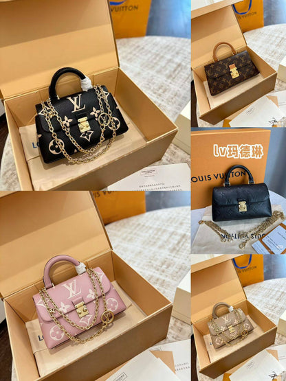 LV

With box
🎁🎁🎁

size:21×11cm 
95 dhs🪙🌨️

Zain114
♥️♥️♥️