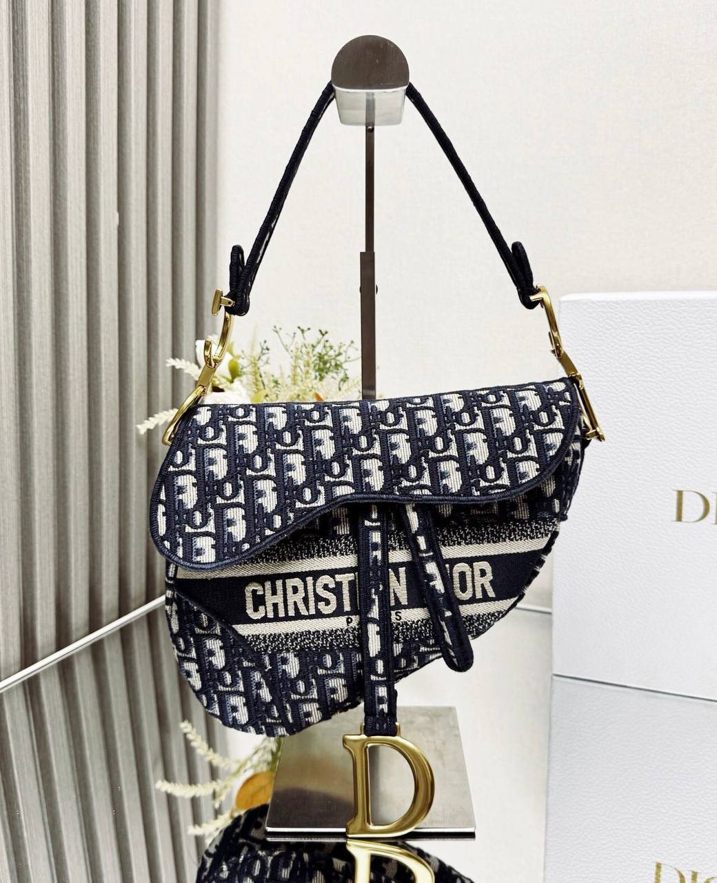 DIOR 
 HIGH QUALITY 
WITH BOX 
🎁🎁🎁

120 dhs✅

Zain39
♥️♥️♥️