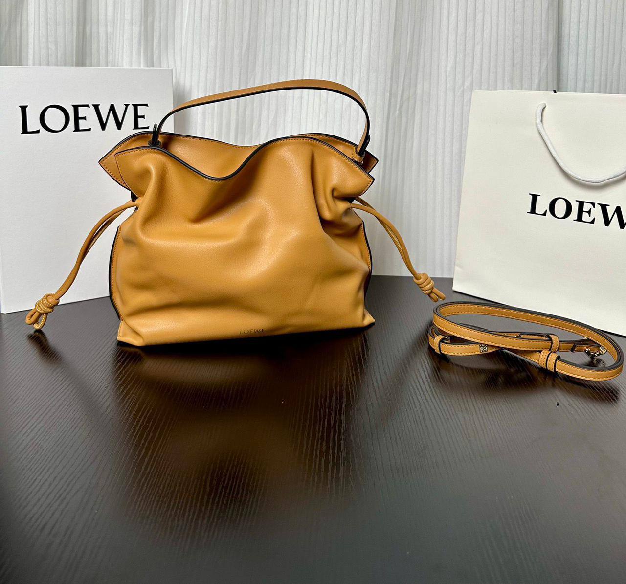 Loewe 
Master
280 dhs✅

Zain153
♥️♥️♥️