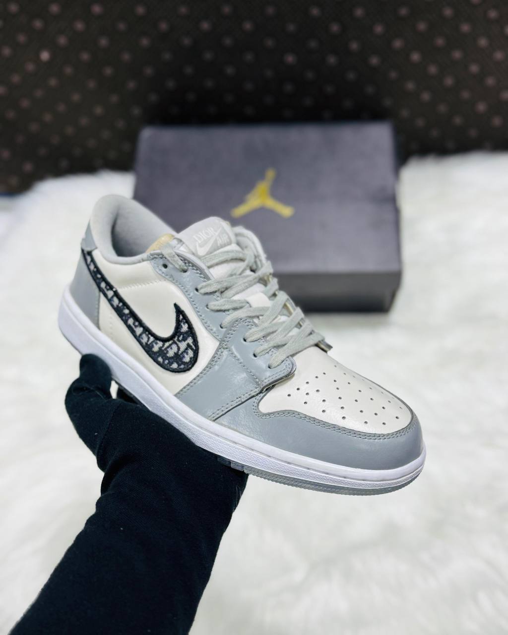 Jordan 1 Low 
Sizes 36-46 
150 dhs🪙💕

Zain232
♥️♥️♥️