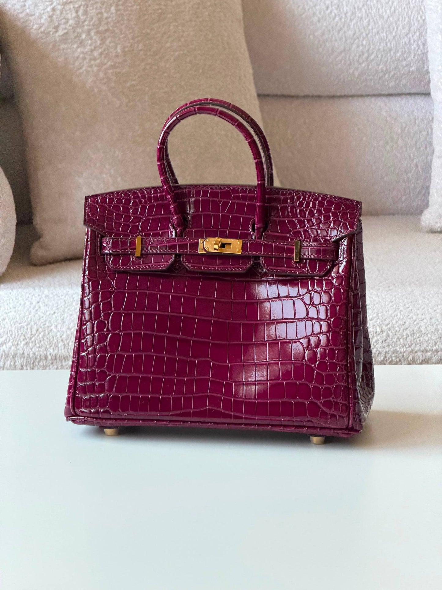 Hermes Birkin croc 25cm💥Master quality ✅with box📦
710 dhs✅

Zain52
♥️♥️♥️