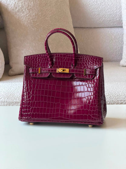 Hermes Birkin croc 25cm💥Master quality ✅with box📦
710 dhs✅

Zain52
♥️♥️♥️