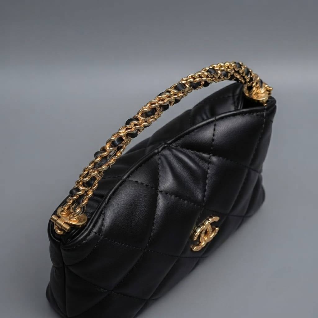 Chanel ᴛᴏᴘ ᴄʟᴜᴛᴄʜ
ʜᴀɴᴅʟᴇ ᴡɪᴛʜ ᴄʜᴀɪɴ
ǫᴜɪʟᴛᴇᴅ ʟᴀᴍʙsᴋɪɴ ʟᴇᴀᴛʜᴇʀ
ɢᴏʟᴅ ʜᴀʀᴅᴡᴀʀᴇ
sɪᴢᴇ: 19 cm

75 dhs🇦🇪🇦🇪

Zain31
♥️♥️♥️