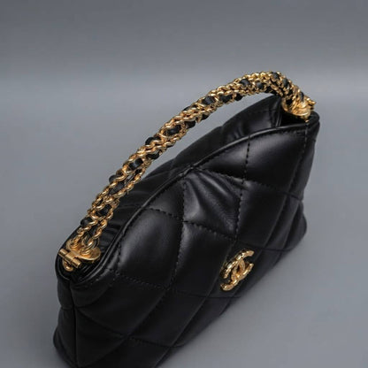 Chanel ᴛᴏᴘ ᴄʟᴜᴛᴄʜ
ʜᴀɴᴅʟᴇ ᴡɪᴛʜ ᴄʜᴀɪɴ
ǫᴜɪʟᴛᴇᴅ ʟᴀᴍʙsᴋɪɴ ʟᴇᴀᴛʜᴇʀ
ɢᴏʟᴅ ʜᴀʀᴅᴡᴀʀᴇ
sɪᴢᴇ: 19 cm

75 dhs🇦🇪🇦🇪

Zain31
♥️♥️♥️