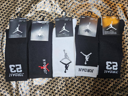 Socks 10 pcs  pack
Good quality high cut
55 dhs✅

Zain27
♥️♥️♥️