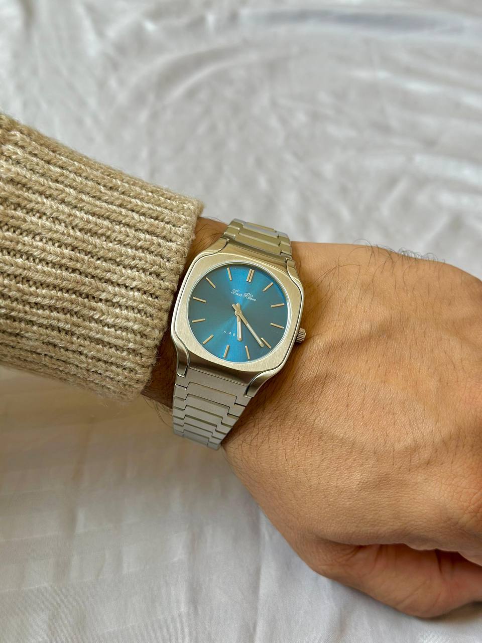 Louis Hilano watch for men 
good quality 
260 dhs🪙💚

Zain59
♥️♥️♥️