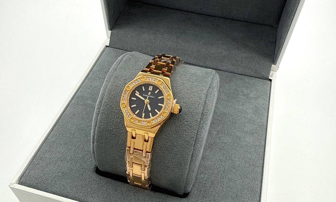 Mini size ladies watch 
55 dhs🪙🌨️

Zain45
♥️♥️♥️