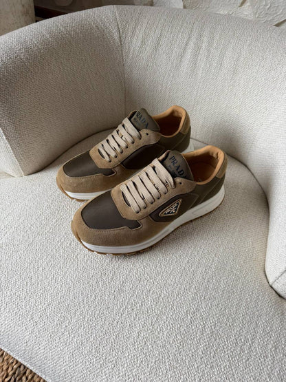 Prada Sneakers
*Vip Quality*
*Size: 40 to 46*
400 dhs✅

Zain185
♥️♥️♥️