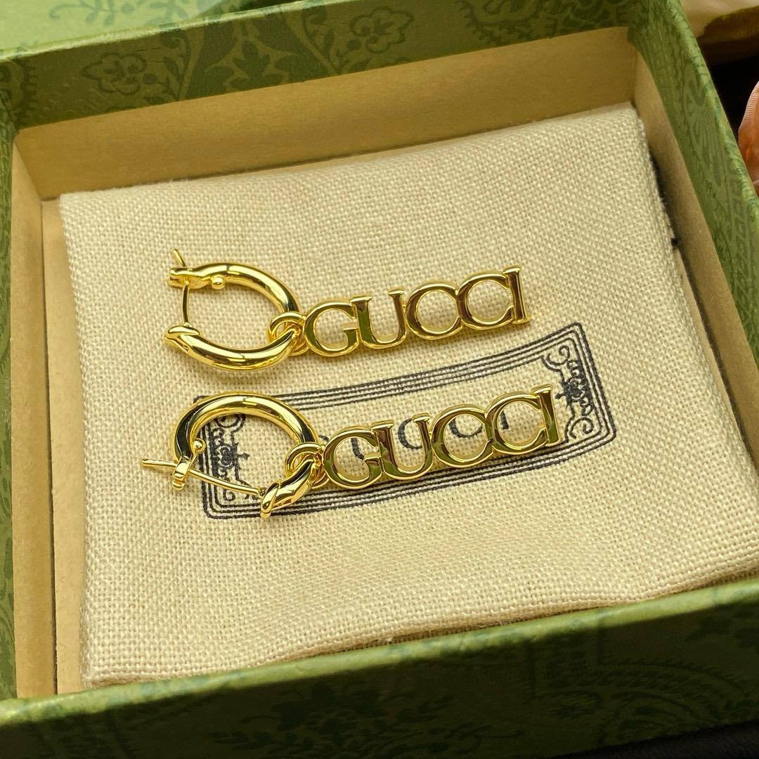 GUCCI EARRING
MASTER ✨💫
55 DHS💓
WITH BOX AND PAPER BAG🎁🛍️

Zain89
♥️♥️♥️