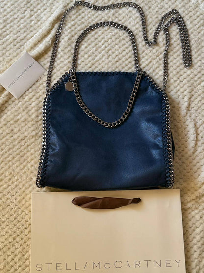 STELLA McCARTNEY
25cm
350 dhs🪙🌨️
Top quality

Zain167
♥️♥️♥️