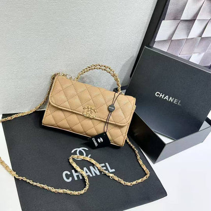 Chanel 
Best quality with box’s 
100 dhs✅
size 19 cm

Zain290
♥️♥️♥️