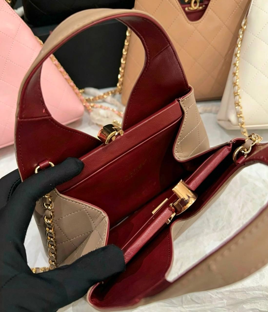 CHANEL
MASTER QUALITY 
WITH BOX 
320 dhs🇦🇪🇦🇪

Zain295
♥️♥️♥️
