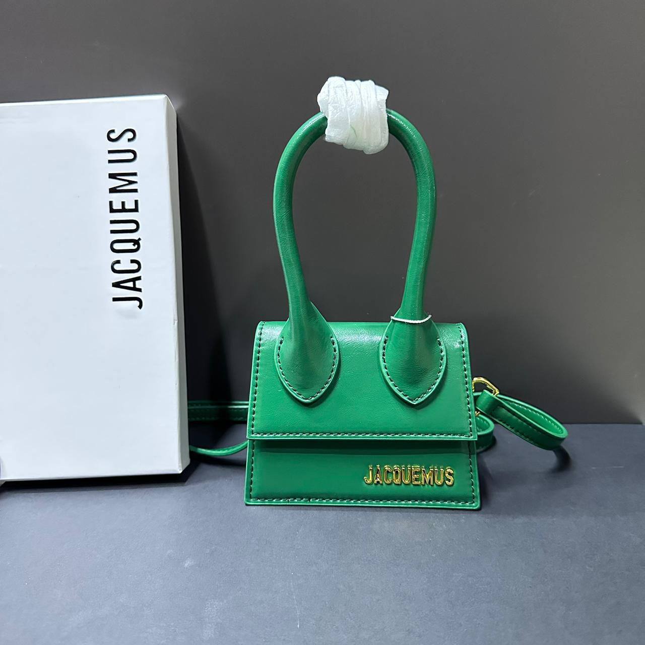 JACQUEMUS 
COPY ONE MINI SIZE SPECIAL WITH BOX🎁🎁🎁

115 dhs💓
(leather)

Zain39
♥️♥️♥️