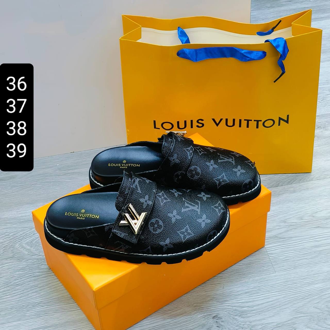 Lv SLIPPER 
GOOD QUALITY 
110 dhs🪙💚

Zain40
♥️♥️♥️