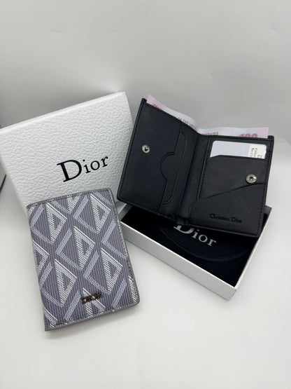 Wallets 

with box
🎁🎁🎁

65 dhs✅
good quality

Zain33
♥️♥️♥️