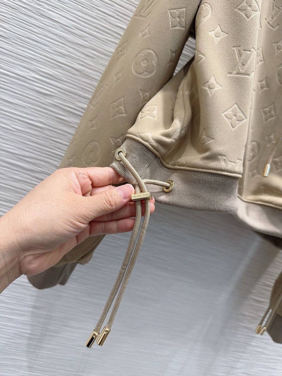 LV
Women’s Set
Master Quality 
SML
430 dhs🌺

Zain276
♥️♥️♥️