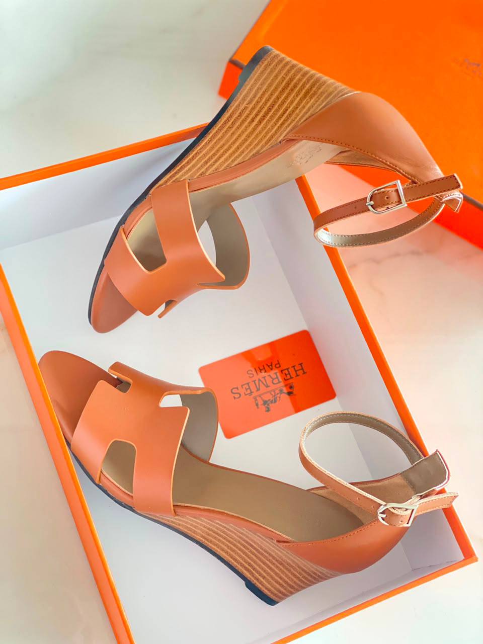 Hermes sandals 

AAA master quality 

Size 36……..41 

450 dhs🇦🇪🇦🇪

Available now 

Zain180 
♥️♥️♥️