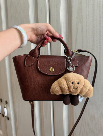 Long Champ
Size:19cm
High quality 
75 dhs🪙🌨️

Zain09
♥️♥️♥️