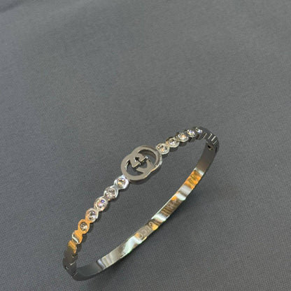 Bangle 🌊*
Stainless steel 💯
Non tarnish 💥
With black boxes 🗃️ 
20 dhs🪙🌨️
With normal boxes 📦 
And paper bag 🛍️
30 dhs🪙🌨️

Zain216
♥️♥️♥️