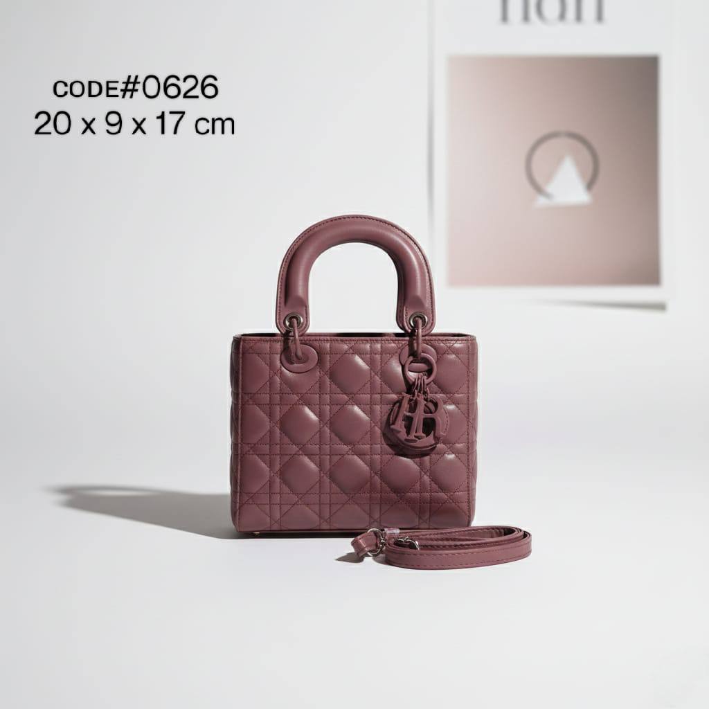 CHRISTIAN LADY DIOR
ᴍᴀᴛᴛᴇ ʟᴇᴀᴛʜᴇʀ ᴍᴀᴛᴇʀɪᴀʟ
ᴡɪᴛʜ ʟᴏɴɢ ʙᴇʟᴛ sᴛʀᴀᴘ
sɪᴢᴇ : 20 cm

65 dhs✅

Zain31
♥️♥️♥️