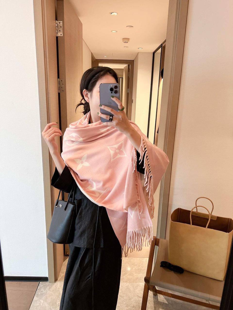 Coming new stock
Winter scarf 
45 dhs🪙🌨️

Zain93
♥️♥️♥️