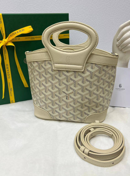 Goyard✨💕✨
New collection ✨✨✨
SuperMaster Quality 🔥🔥
Available Now ❤️❤️❤️
For Price 👇 WhatsApp✅
0568585901 
0507557372
0552275751 Owner Zain 👌

Zain252
♥️♥️♥️