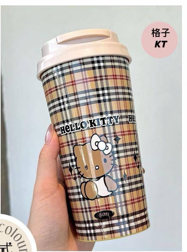 *Bottle ❤️‍🔥*
"Double Drinking" - Choose between direct drinking and using a straw as you wish.🦋
Very good quality 🔥
With boxes 🗃️ 
60 dhs💓

Zain216
♥️♥️♥️