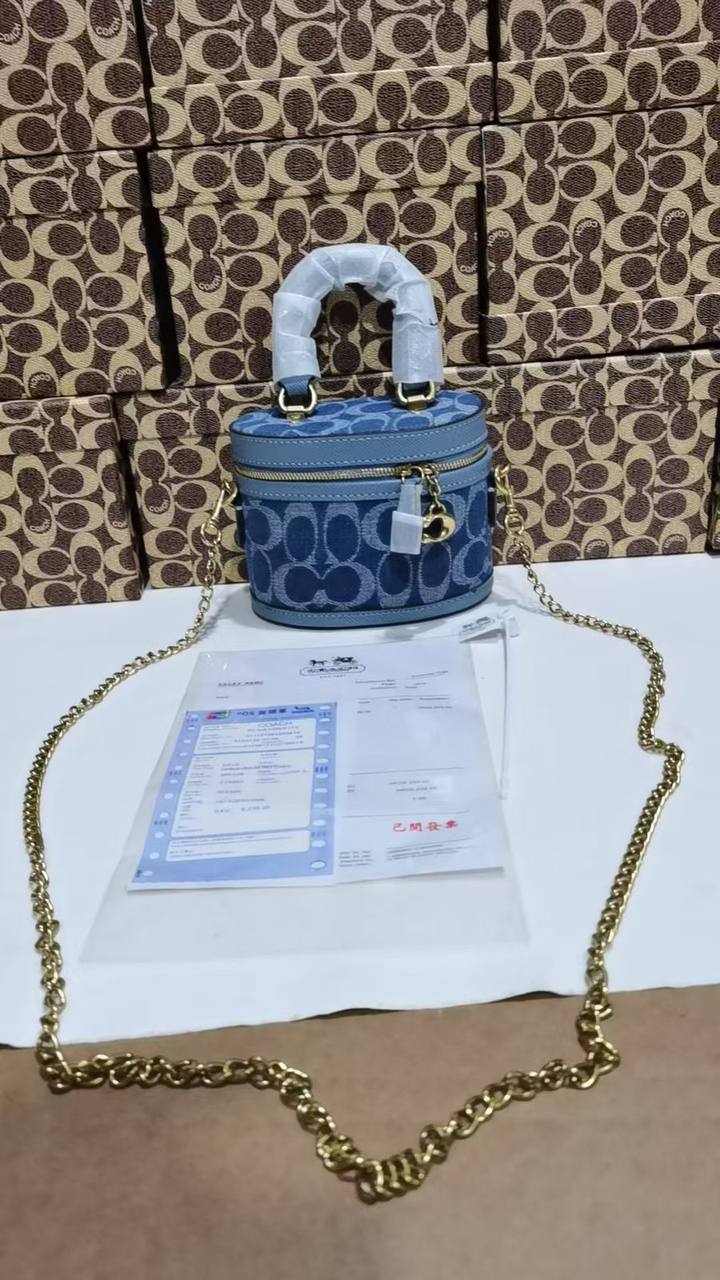 Coach

withbox 🎁🎁🎁

95 dhs🌺

Zain143