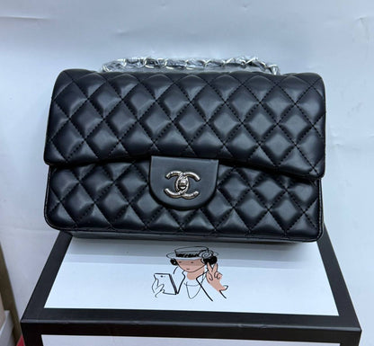 Chanel 
New arrival 
Size 25cm
110 dhs💓
With box 📦

Zain70
♥️♥️♥️