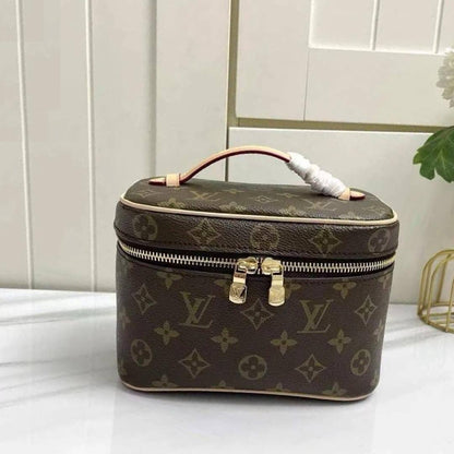 LV
Best quality

With box’s
🎁🎁🎁

95 dhs❣️
size 19cm

Zain158
♥️♥️♥️