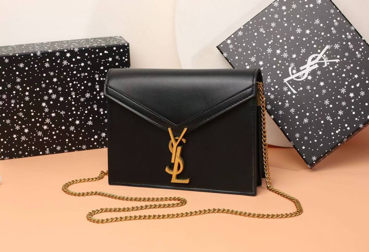 YSL 
GOOD QUALITY 
WITH BOX
🎁🎁🎁

100 dhs✅
SIZE: 22cm

Zain39
♥️♥️♥️