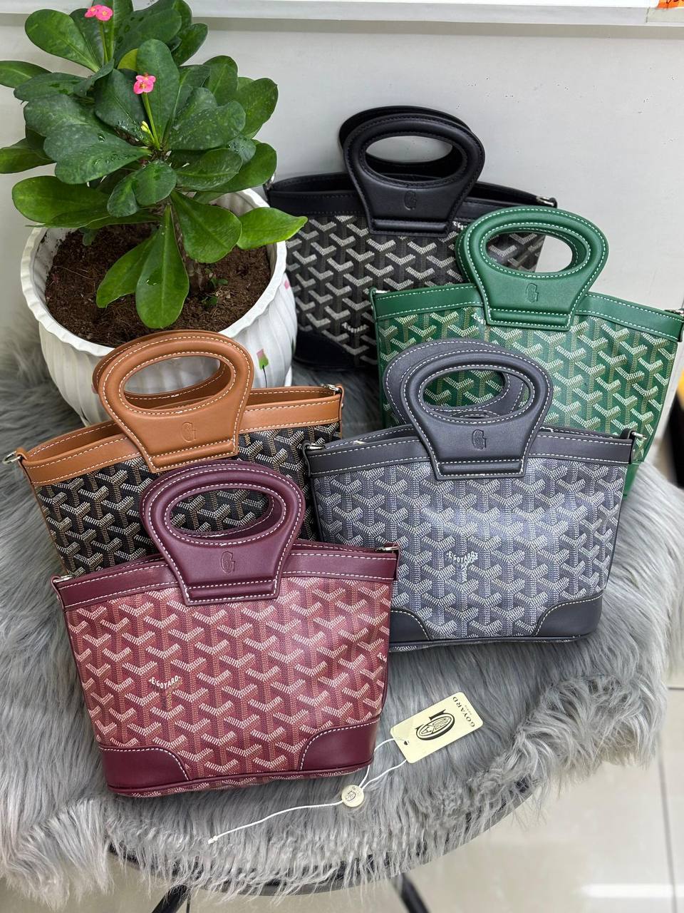 GOYARD
SIZE……(24CM)(high16CM)🌷
95 dhs💓

Zain244
♥️♥️♥️