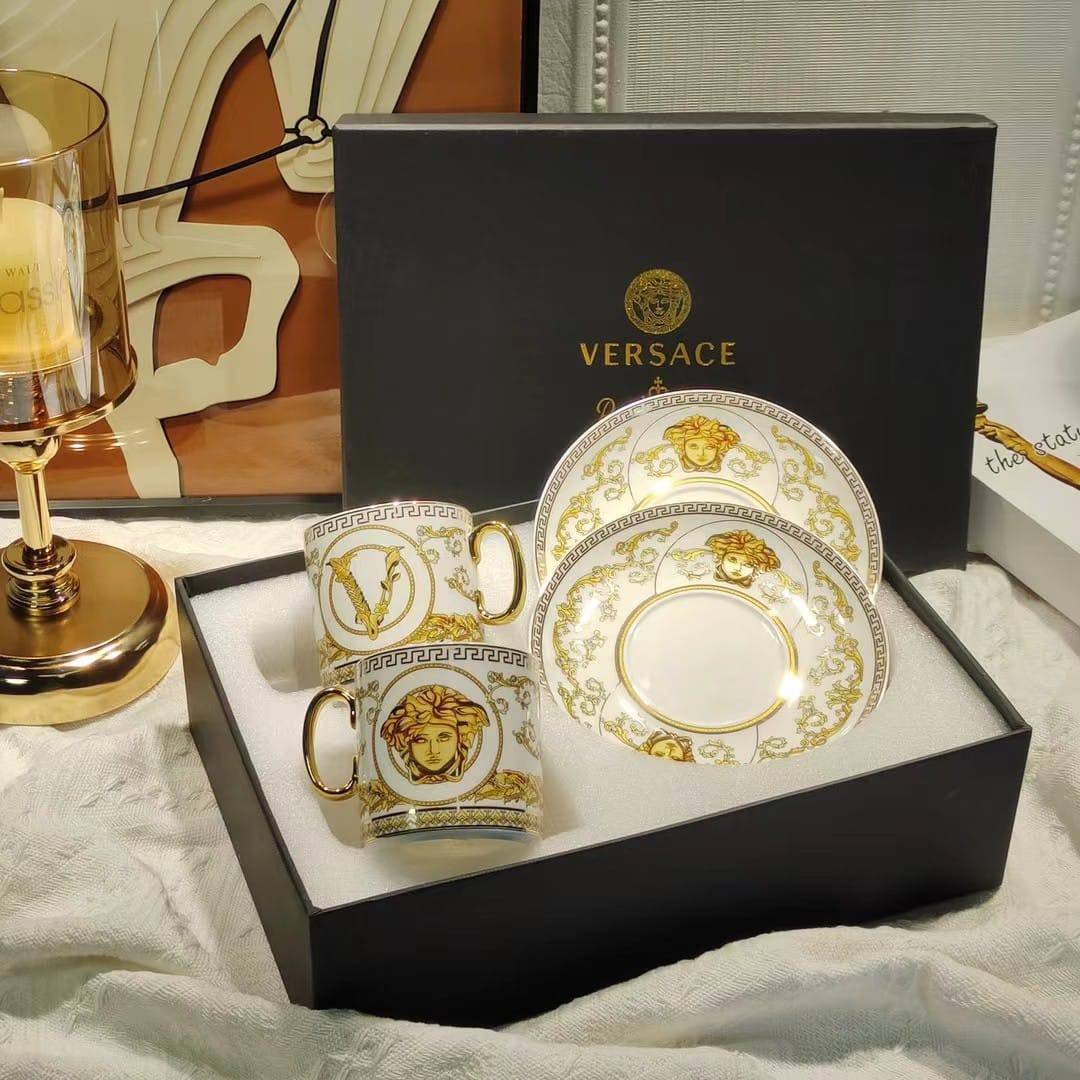 Branded mugs set

130 dhs 
set 4 pc 

with box🎁🎁🎁

Zain205
♥️♥️♥️