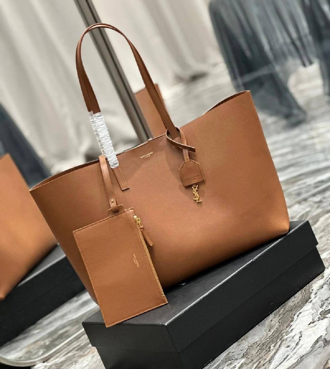 YSL 
COPY ONE NEW CAME 
260 dhs🪙
leather 

Zain39
♥️♥️♥️