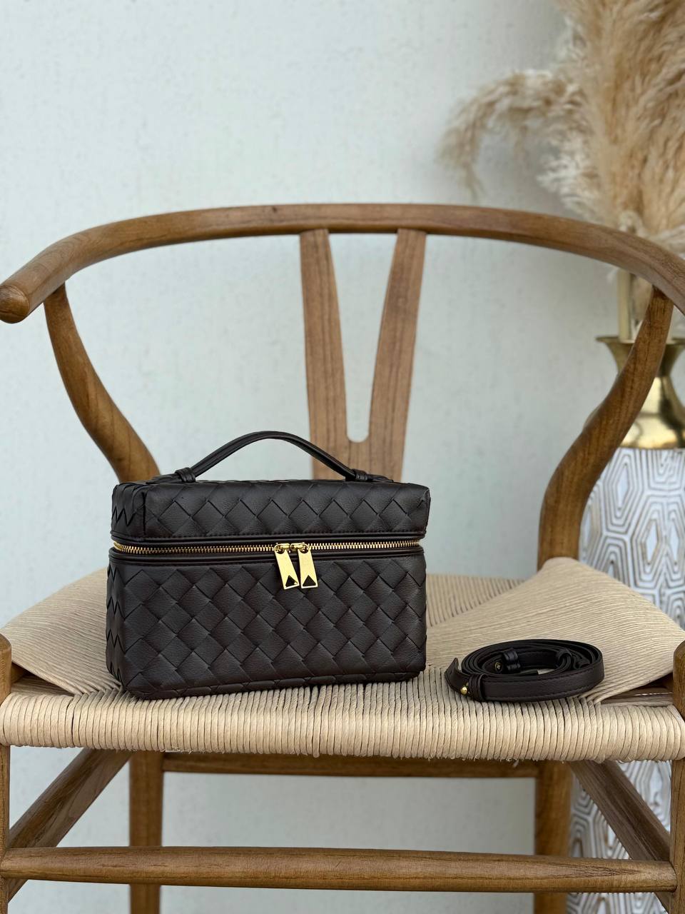 BOTTEGA VENETA*
20cm
330 dhs❤️
Top quality 
With box🎁

Zain167
♥️♥️♥️