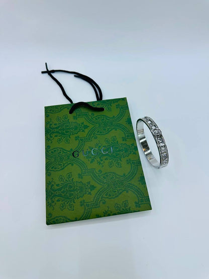 *Stainless steel 🦋*
Bangle 💯
Non tarnish 💯
With paper bag 🛍️
20 dhs🇦🇪🇦🇪

Zain216
♥️♥️♥️