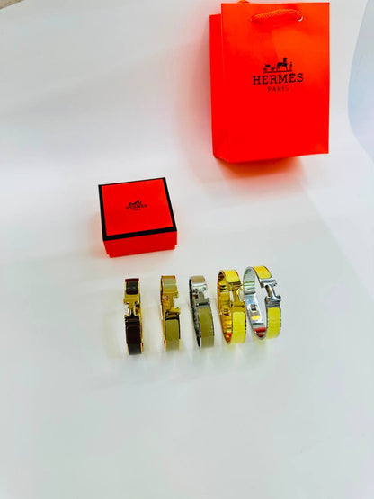 Hermes ❤️‍🔥*
Bangle 🦋
Stainless Steel 💯
With black boxes 🗃️ 
20 dhs🇦🇪🇦🇪

With brand boxes 📦 
30 dhs🇦🇪🇦🇪

With master box 🗃️ 
40 dhs🇦🇪🇦🇪

Zain216
♥️♥️♥️