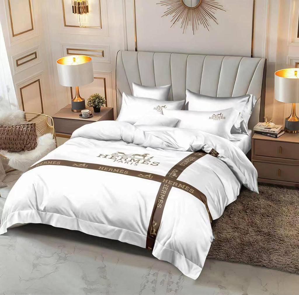 Master quality 
King size bed 
Comforter set
1 comfort  
1 bedsheets 
4 pillowcases 
6pcs set
150 dhs🇦🇪🇦🇪

Zain99
♥️♥️♥️