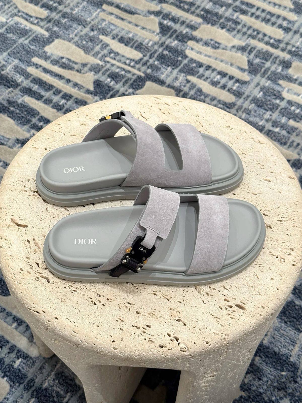 Dior Mens slipper
Size:39 to 45
120 dhs❣️

Zain241
♥️♥️♥️