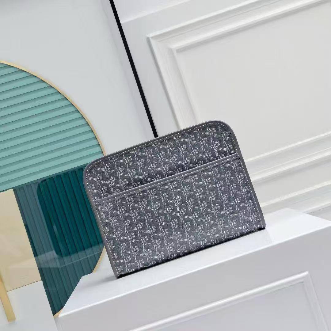 🌈 Goyard Clutch
1️⃣ First quality +🎁
Size : 25 * 21 cm
75 dhs🇦🇪
with box 🎁

Zain115
♥️♥️♥️