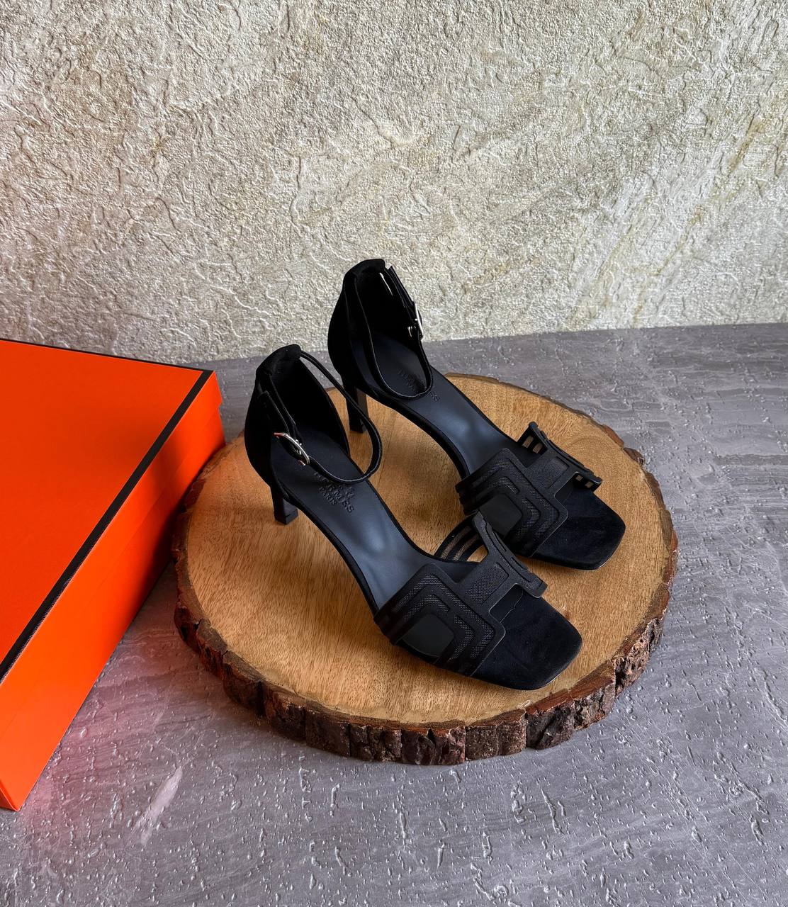 HERMES 
SuperMaster Quality 💯
450 dhs🇦🇪🇦🇪
Size: 36-41 💥

Zain171
♥️♥️♥️